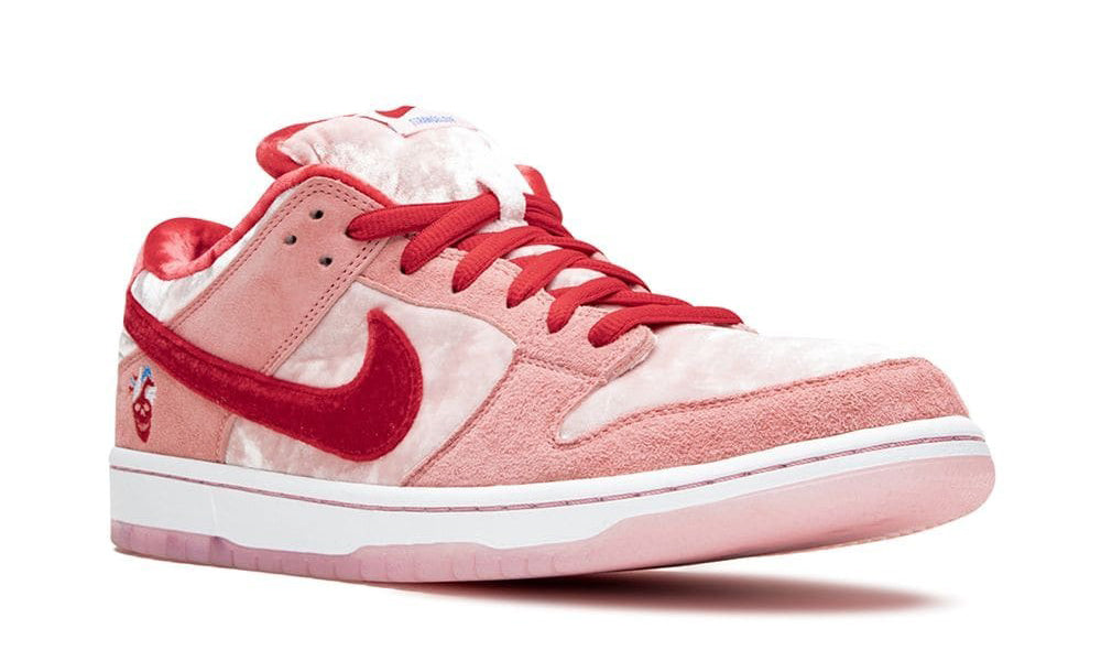 Nike Dunk Low 'strange love'