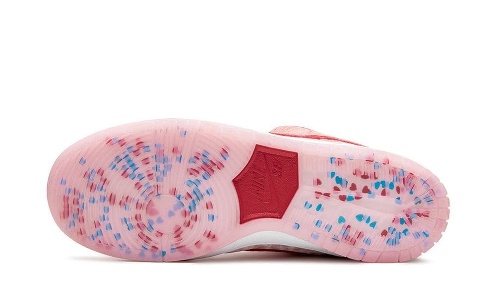 Nike Dunk Low 'strange love'